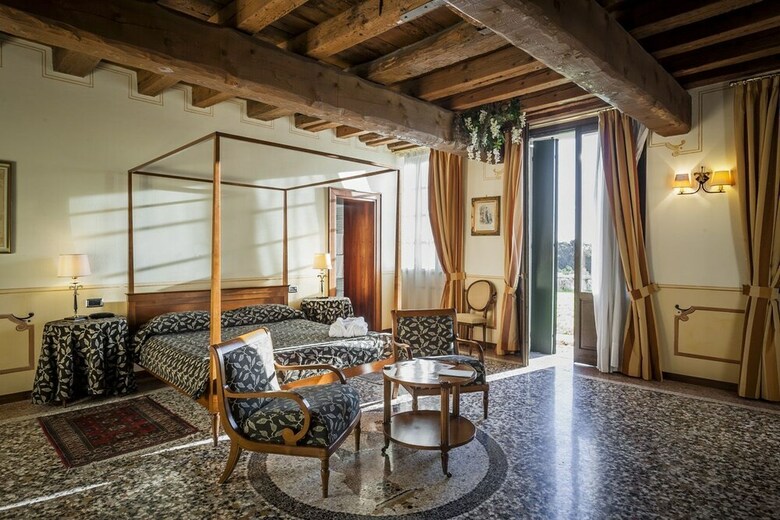 Hotel Villa Policreti