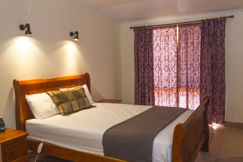 Apartamentos Ebony Quill Cottages