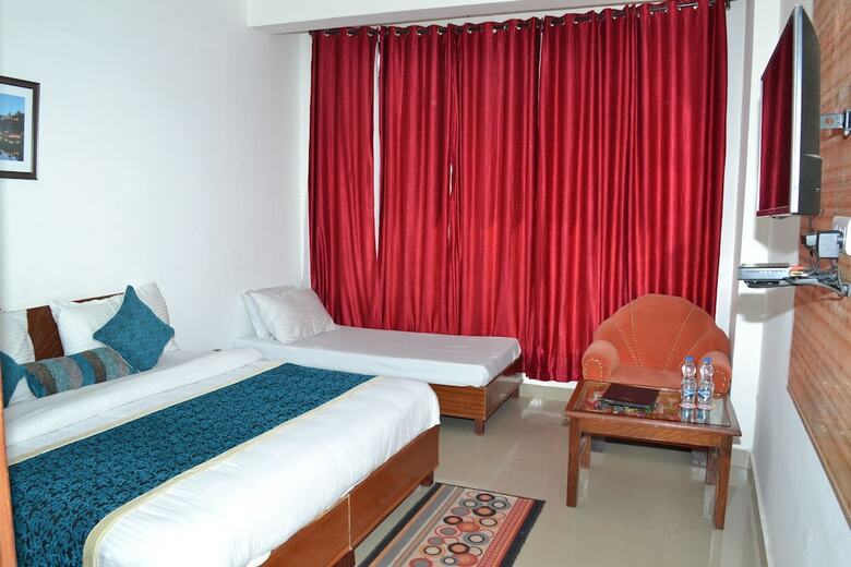 Hotel Bob's N Barley