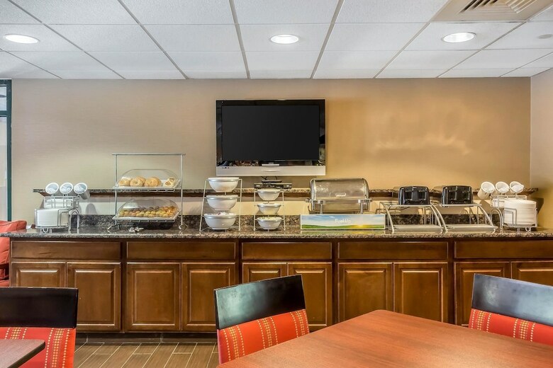 Hotel Comfort Suites Near Casinos