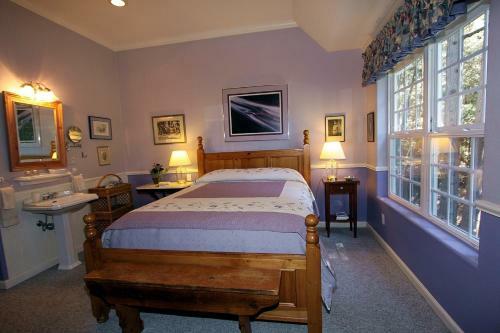 Mccaffrey House Bed And Breakfast Inn