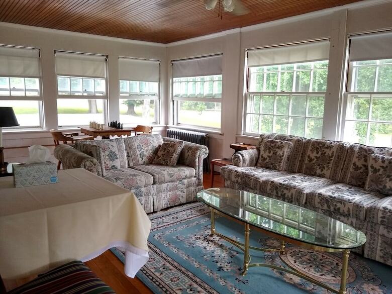Bed & Breakfast Blackberry River Inn