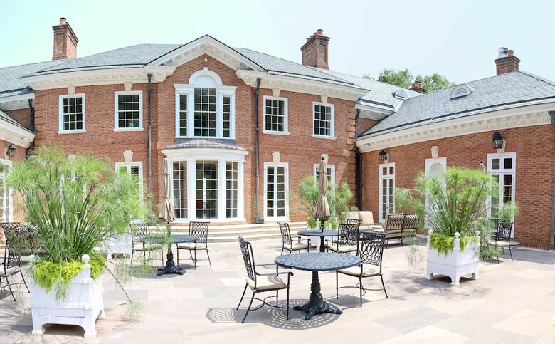 Hotel Albemarle Estate At Trump Winery