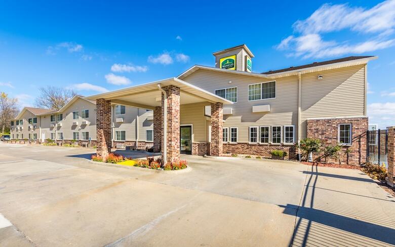 Hotel Wamego Inn And Suites