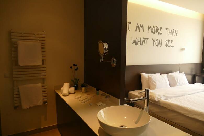 Hotel Three Onine Urban House