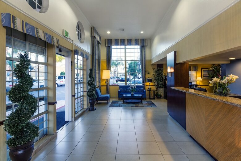 Hotel Ramada By Wyndham Costa Mesa/newport Beach