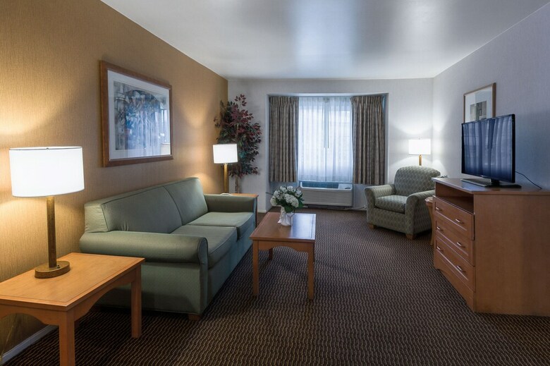 Hotel Ramada By Wyndham Costa Mesa/newport Beach