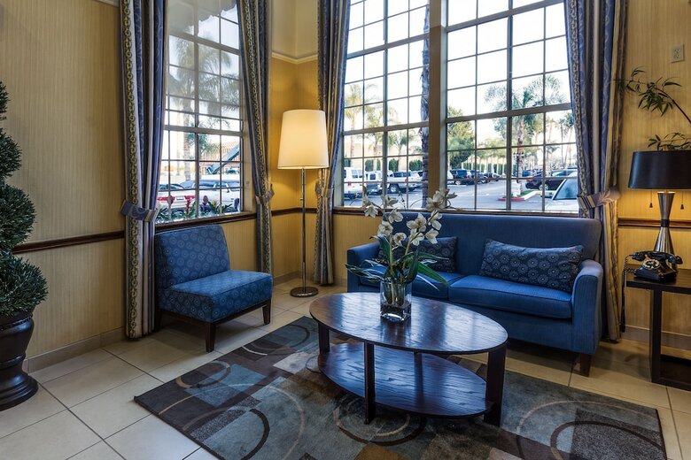 Hotel Ramada By Wyndham Costa Mesa/newport Beach