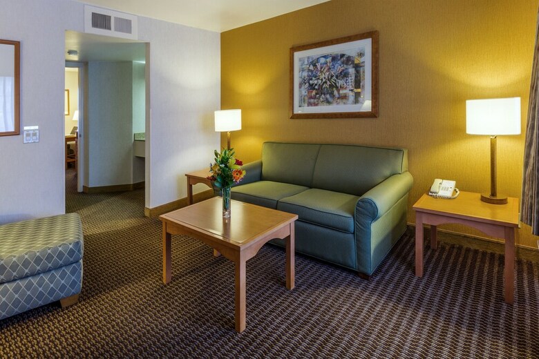 Hotel Ramada By Wyndham Costa Mesa/newport Beach