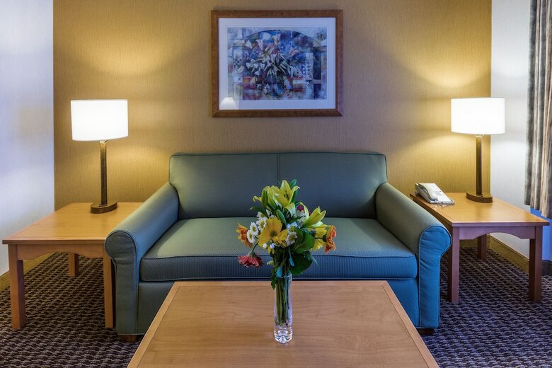 Hotel Ramada By Wyndham Costa Mesa/newport Beach