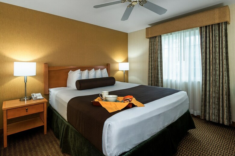Hotel Ramada By Wyndham Costa Mesa/newport Beach