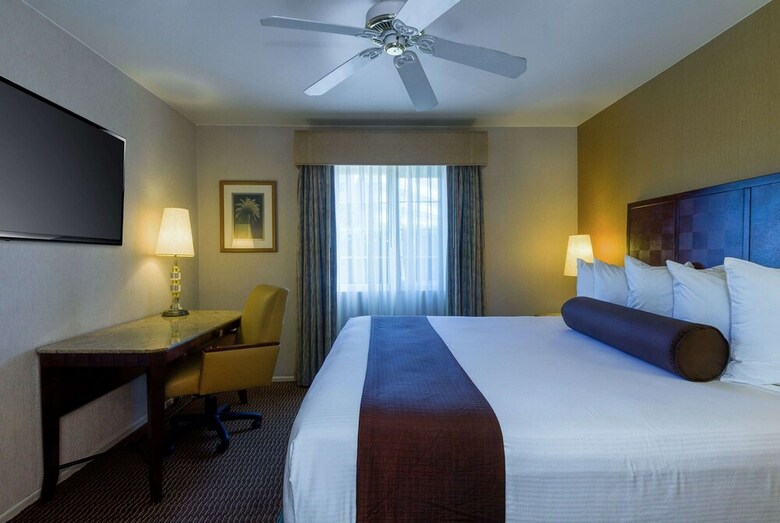 Hotel Ramada By Wyndham Costa Mesa/newport Beach