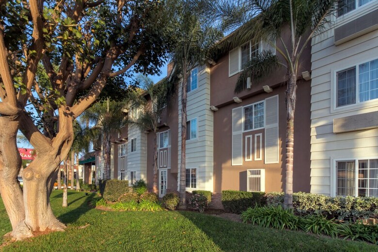 Hotel Ramada By Wyndham Costa Mesa/newport Beach