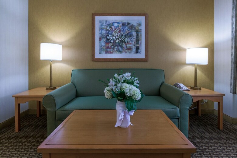 Hotel Ramada By Wyndham Costa Mesa/newport Beach