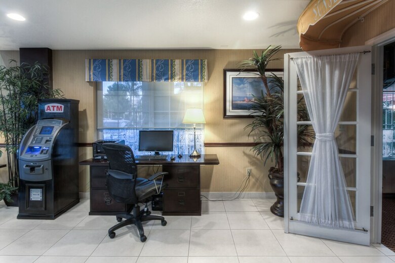 Hotel Ramada By Wyndham Costa Mesa/newport Beach