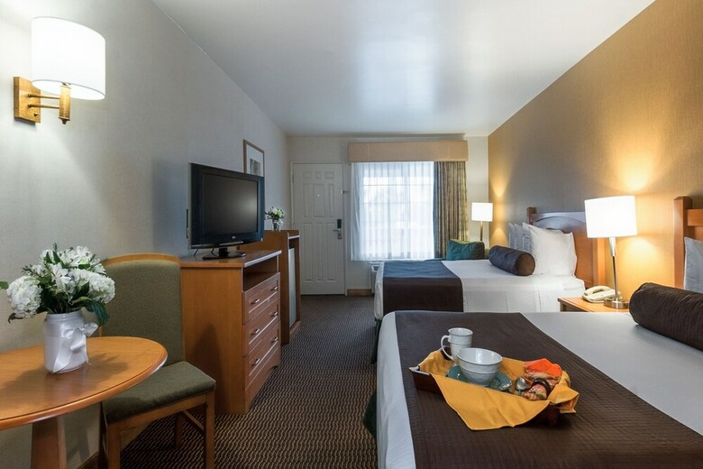 Hotel Ramada By Wyndham Costa Mesa/newport Beach