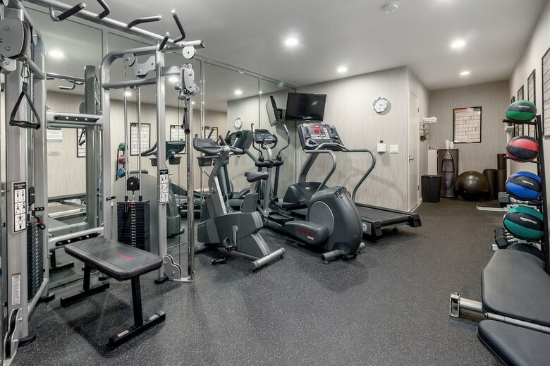 Hotel Ramada By Wyndham Costa Mesa/newport Beach