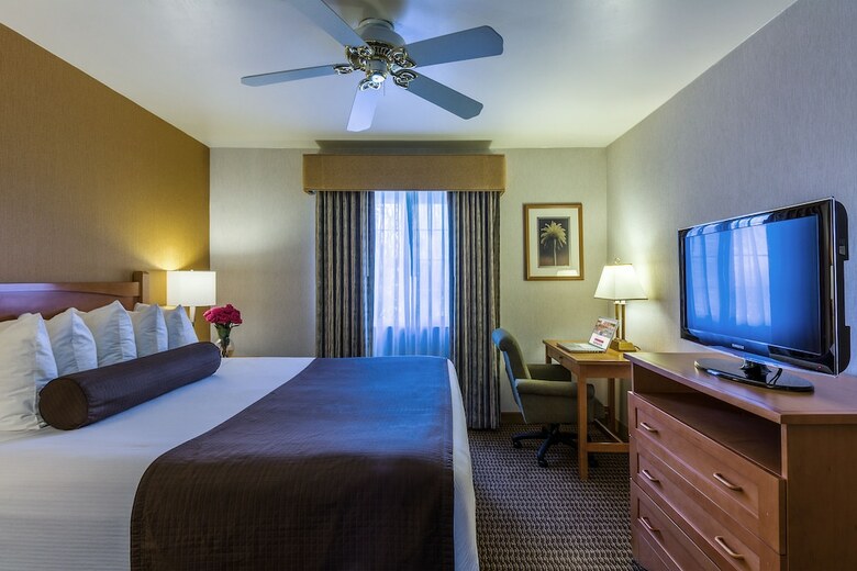 Hotel Ramada By Wyndham Costa Mesa/newport Beach