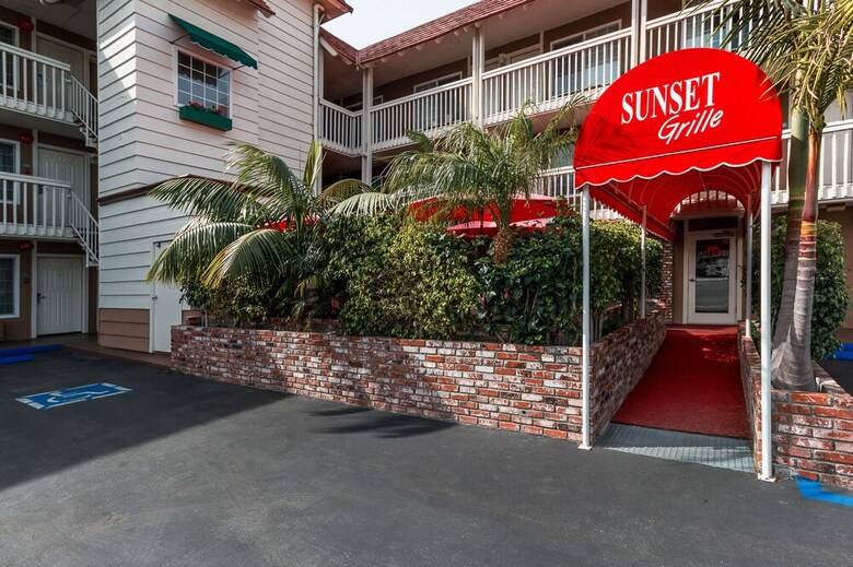Hotel Ramada By Wyndham Costa Mesa/newport Beach