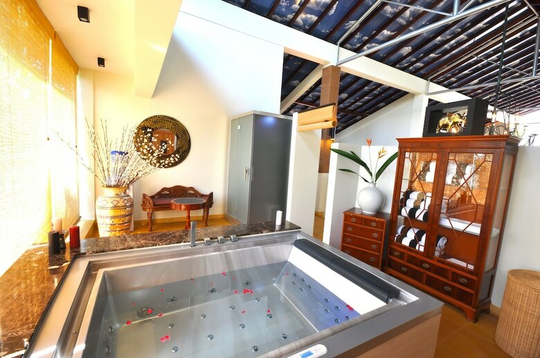 Hotel Cocoon Resort & Villas