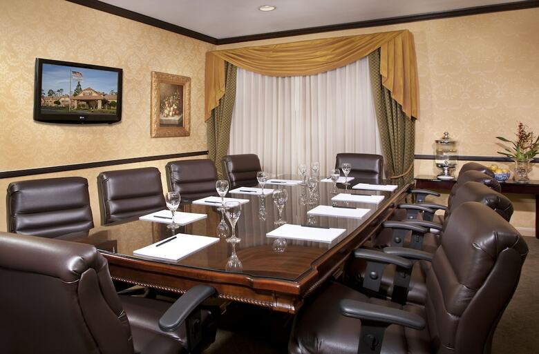 Ayres Hotel Corona East