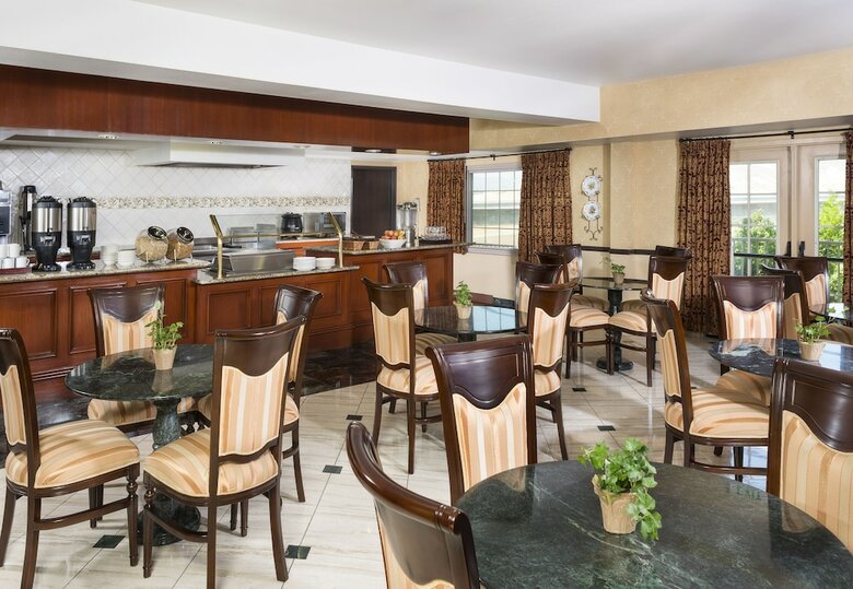Ayres Hotel Corona East