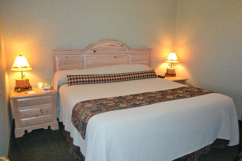 Hotel Stafford's Crooked River Lodge & Suites
