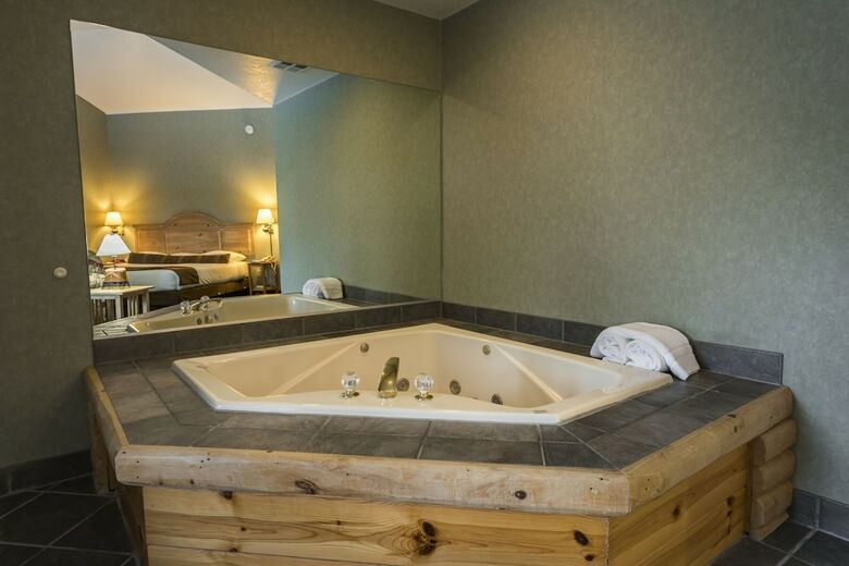 Hotel Stafford's Crooked River Lodge & Suites