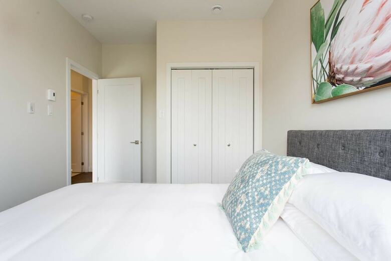 Stunning Split Level 3 Br Little Italy Apartment