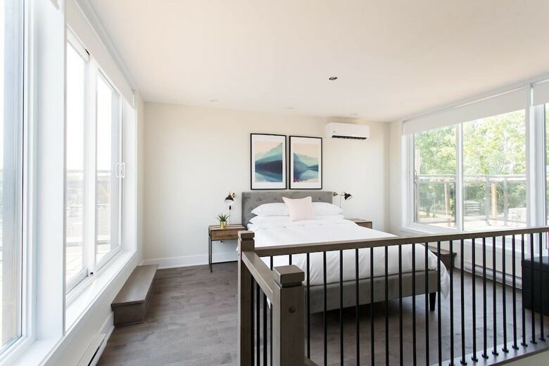 Stunning Split Level 3 Br Little Italy Apartment