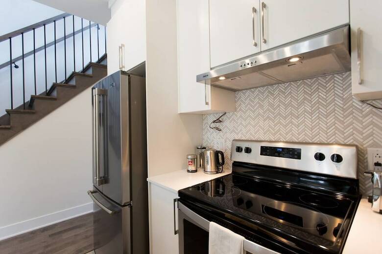 Stunning Split Level 3 Br Little Italy Apartment