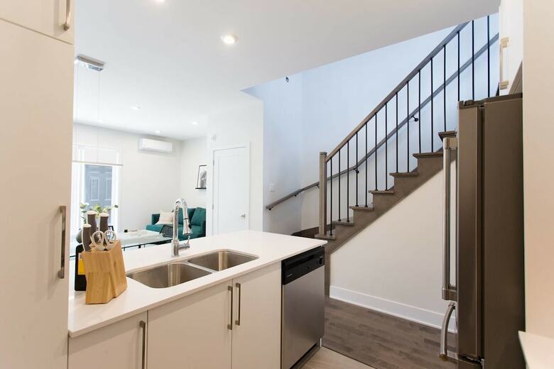 Stunning Split Level 3 Br Little Italy Apartment