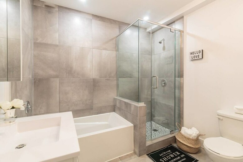 3 Br Luxury & Spacious Apartment In Little Italy
