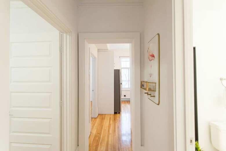 Charming Montreal 3 Bdr Apartment Next To Subway