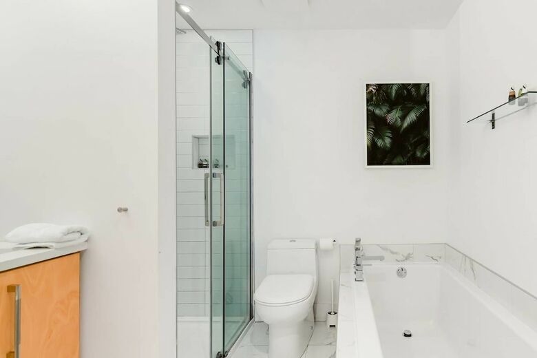 Hip, Stylish Apartment In Little Italy