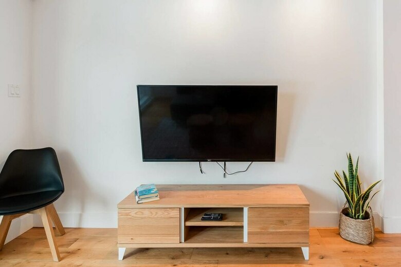 Hip, Stylish Apartment In Little Italy
