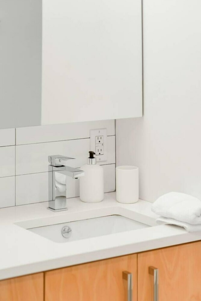 Hip, Stylish Apartment In Little Italy