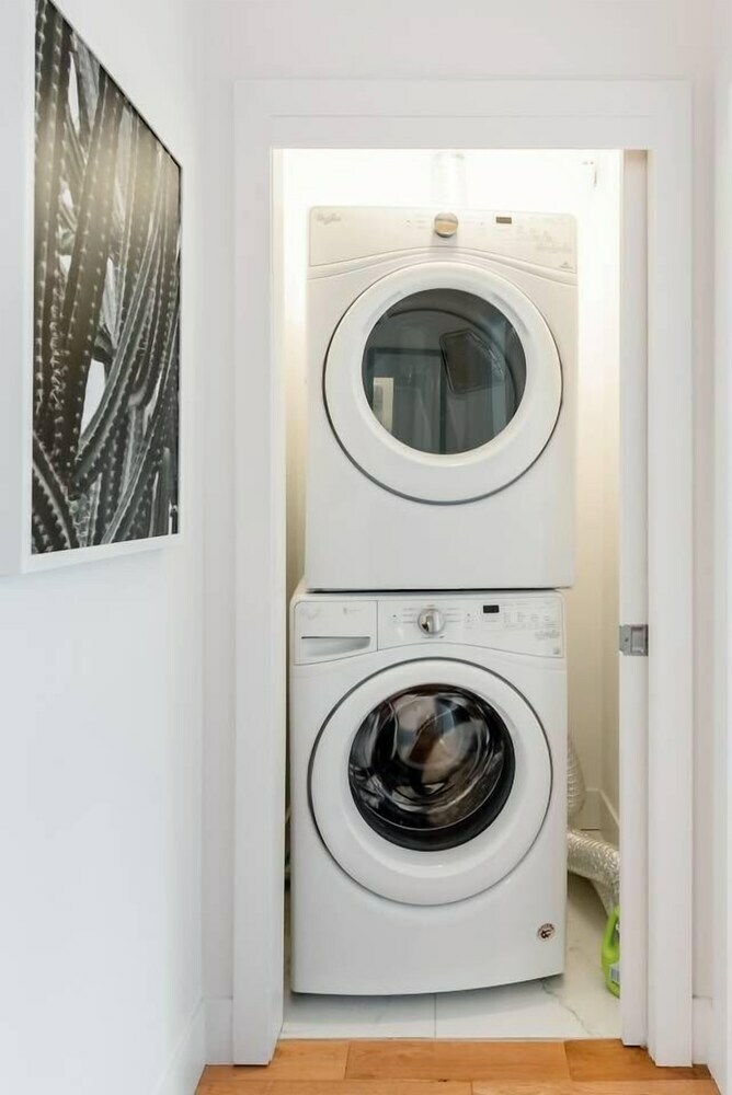 Hip, Stylish Apartment In Little Italy