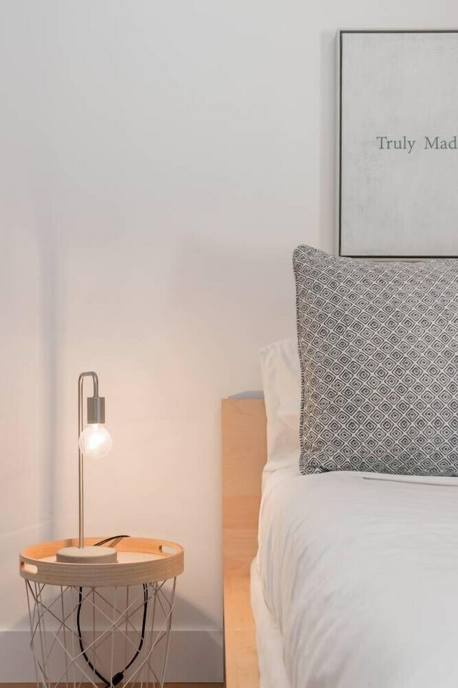 Exquisite Modern Condo In Little Italy