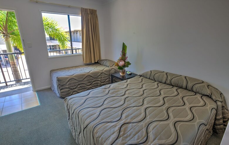 Hotel The Precinct Gladstone