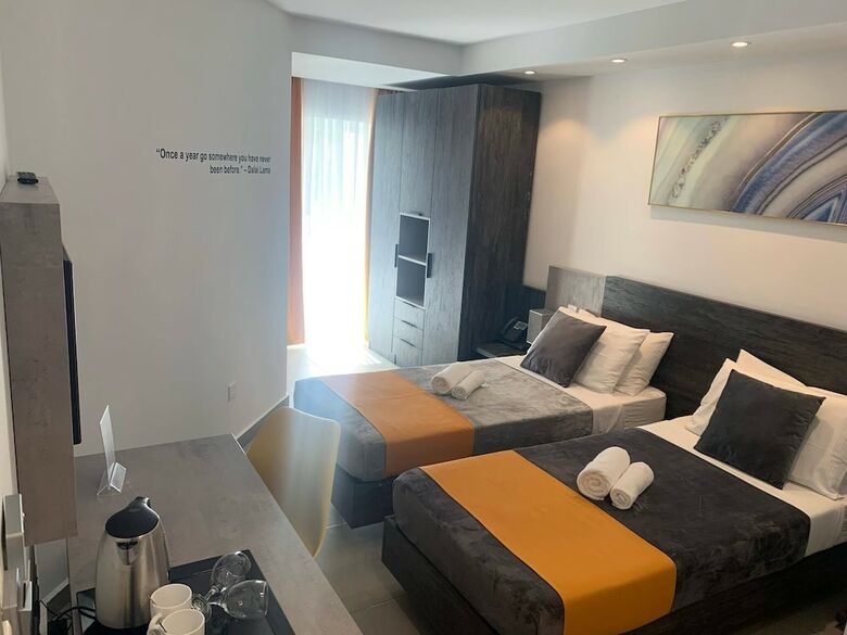 Hotel Life Inn Suites
