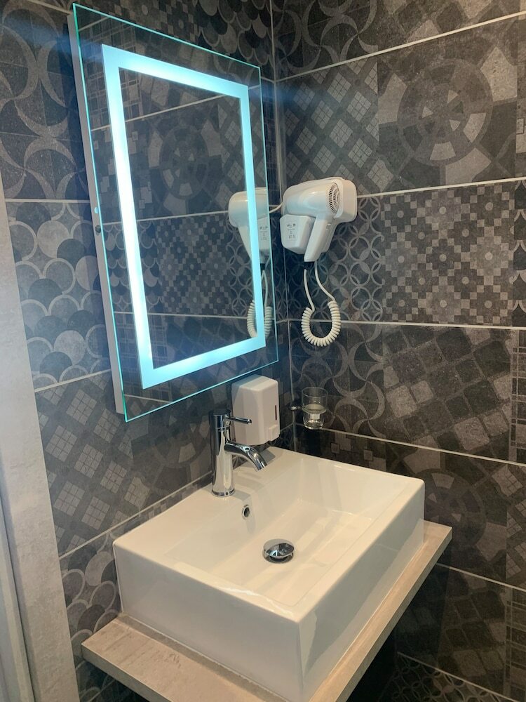 Hotel Life Inn Suites