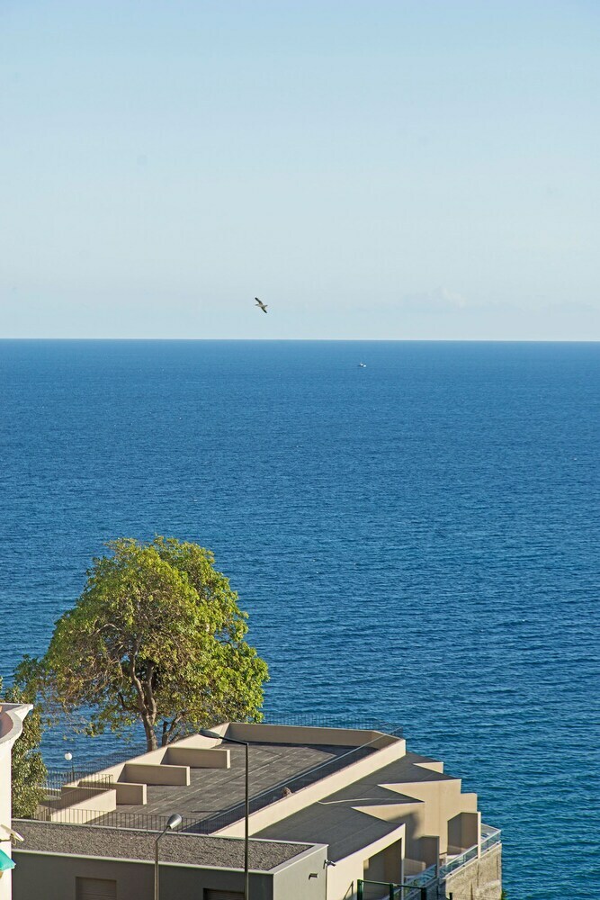 Rodamar I By An Island Apart