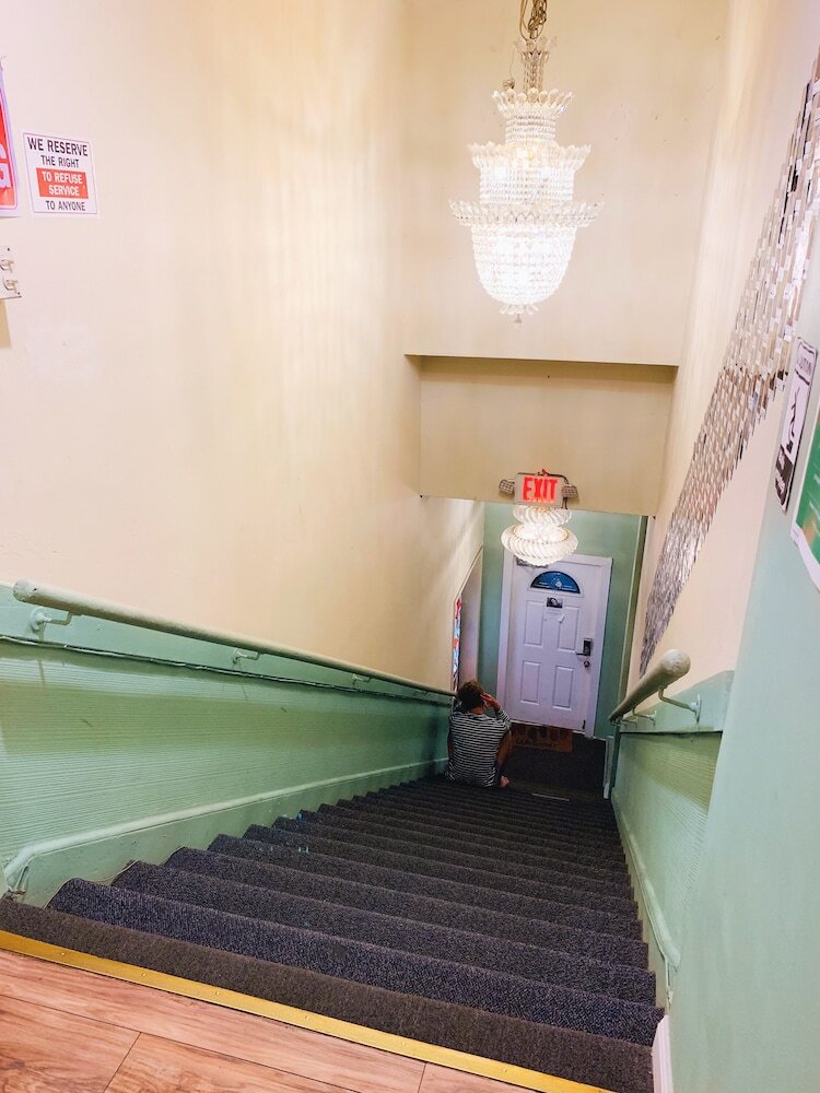 Hostal Melrose Hostel