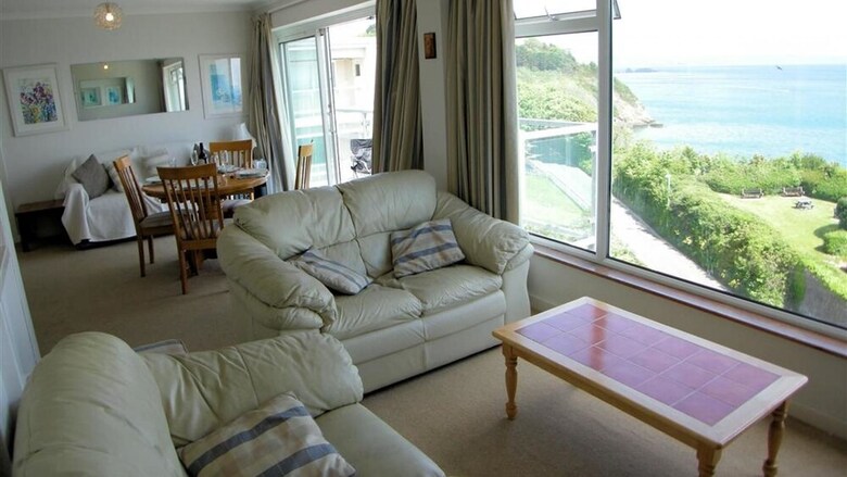 Croft Court 72