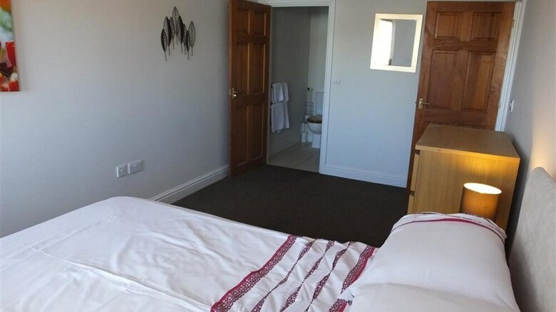 Freshwater Bay Hol Vge 14