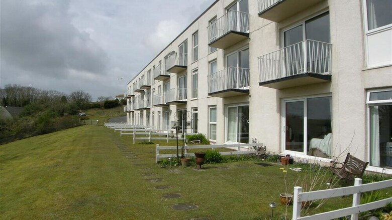 Devon Court 24