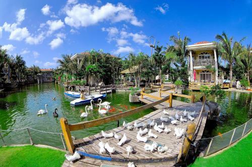 Hotel Swan Lake Villa Resort