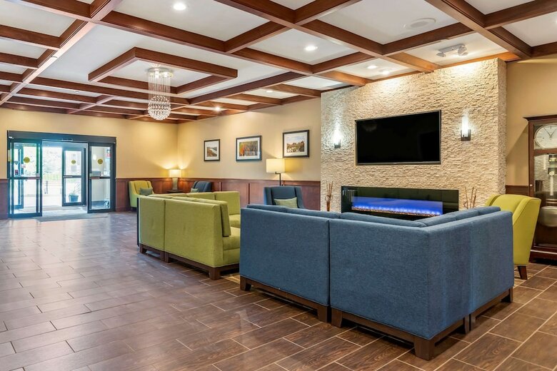 Hotel Comfort Suites Grand Rapids North
