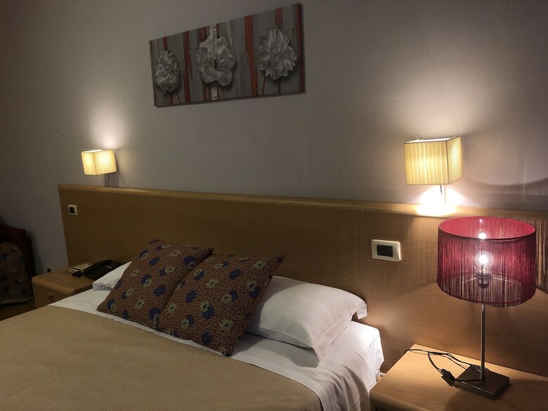 Hotel La Fert� Restaurant And Suites